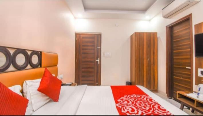 Hotel Roma Deluxe - New Delhi Railway Station 외부 사진