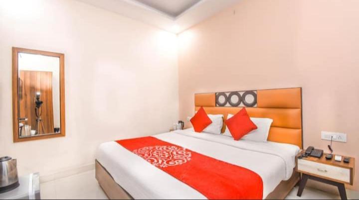 Hotel Roma Deluxe - New Delhi Railway Station 외부 사진