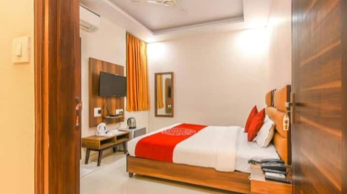 Hotel Roma Deluxe - New Delhi Railway Station 외부 사진